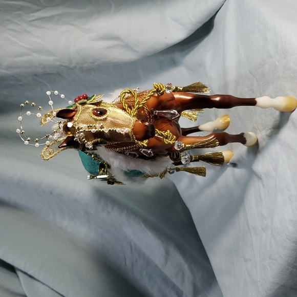 Breyer 2019 Holiday Horse Minstrel - Picture 4 of 16